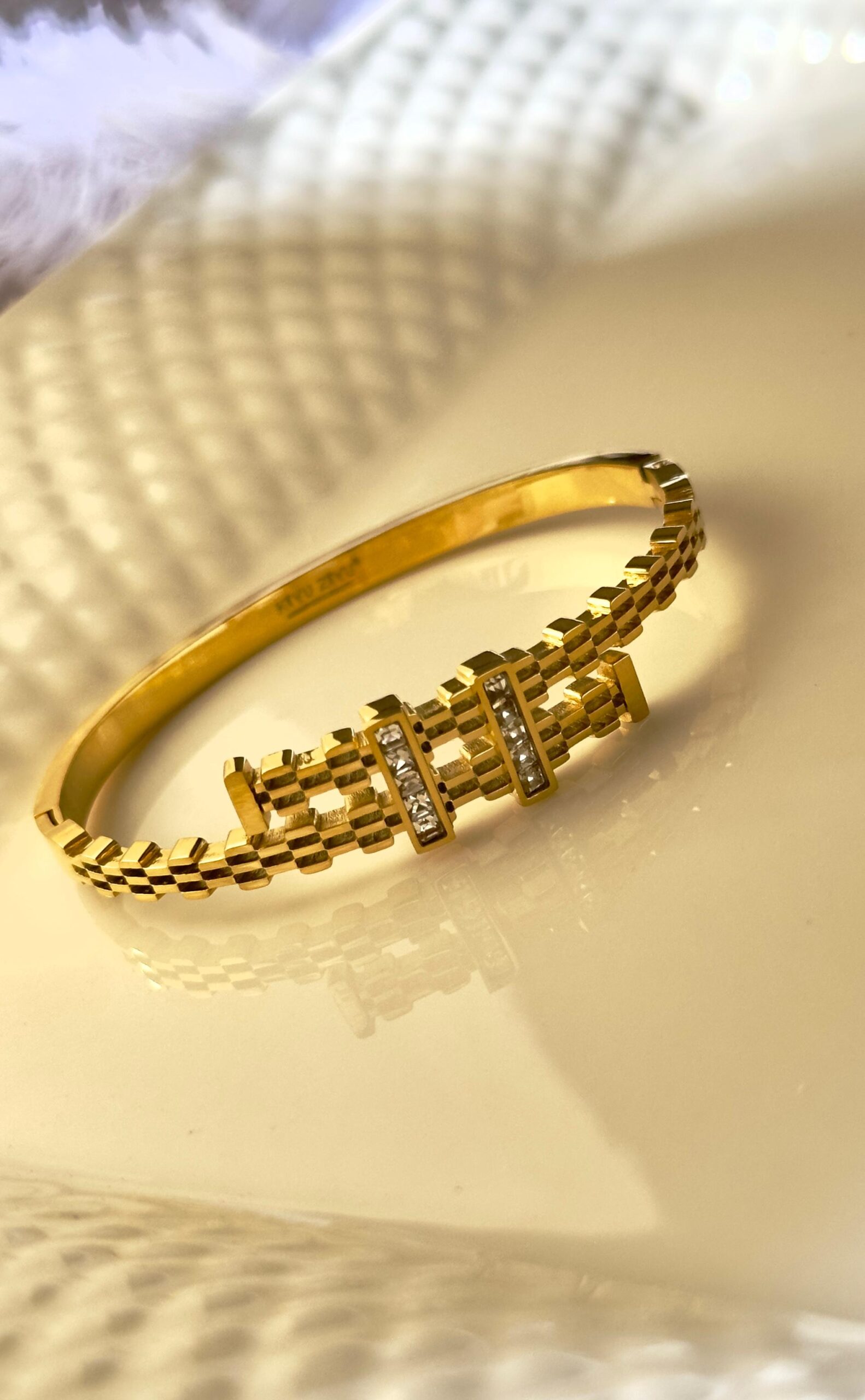 Luxe Grid Crystal Kada