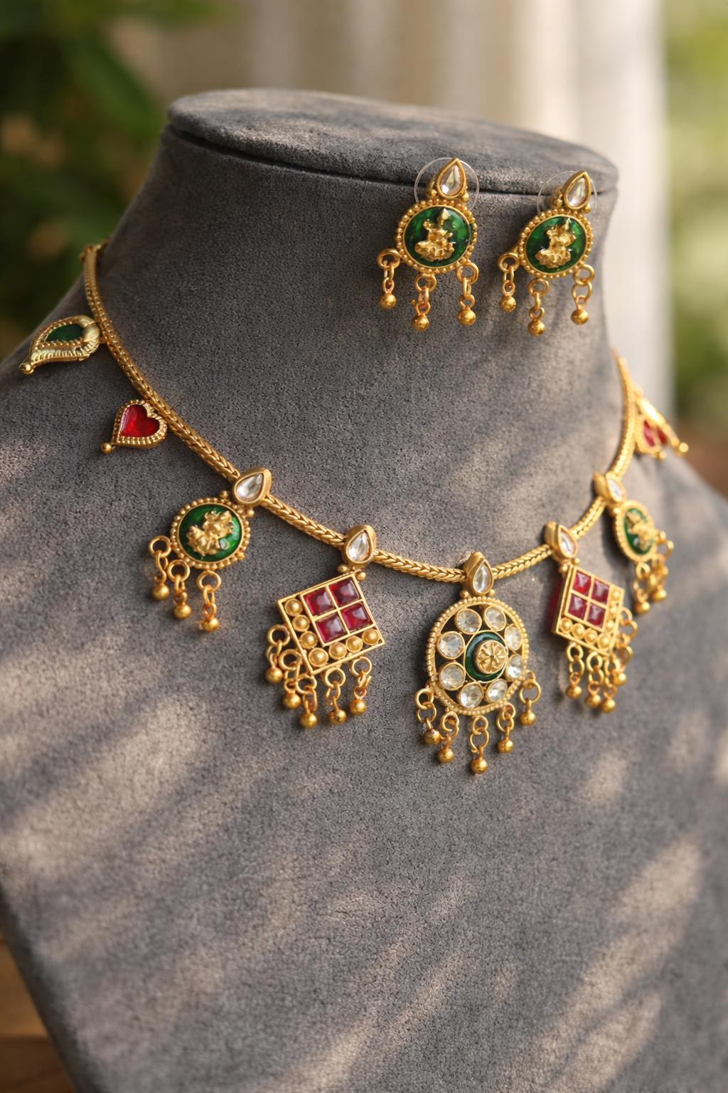 Traditional kundan necklace set