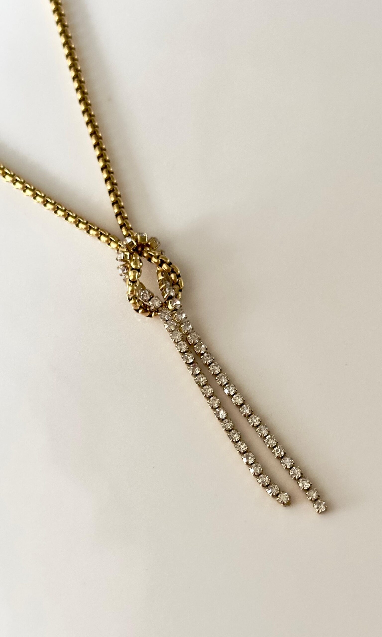 Golden crystal Knot chain